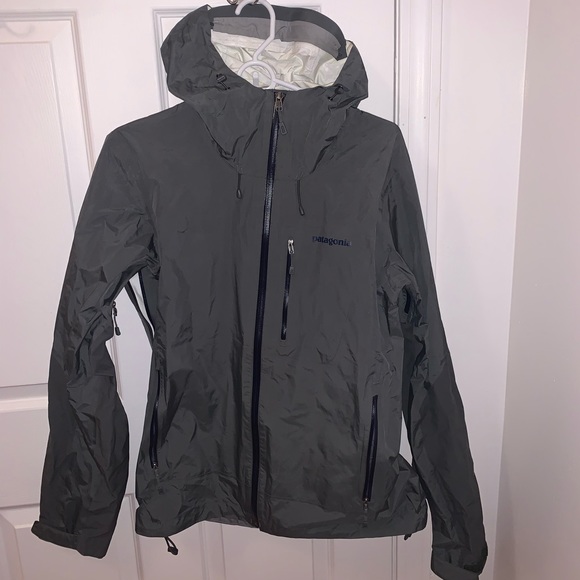 Patagonia Other - Men’s Patagonia calcite Raincoat H2no size Medium